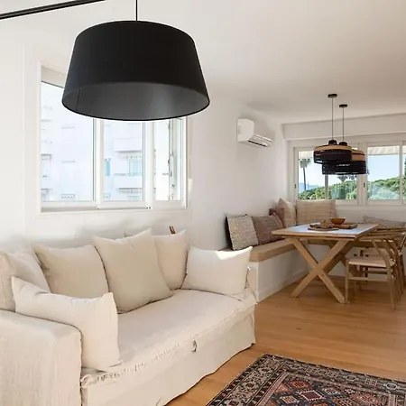 Le Petit Palais By Halldis